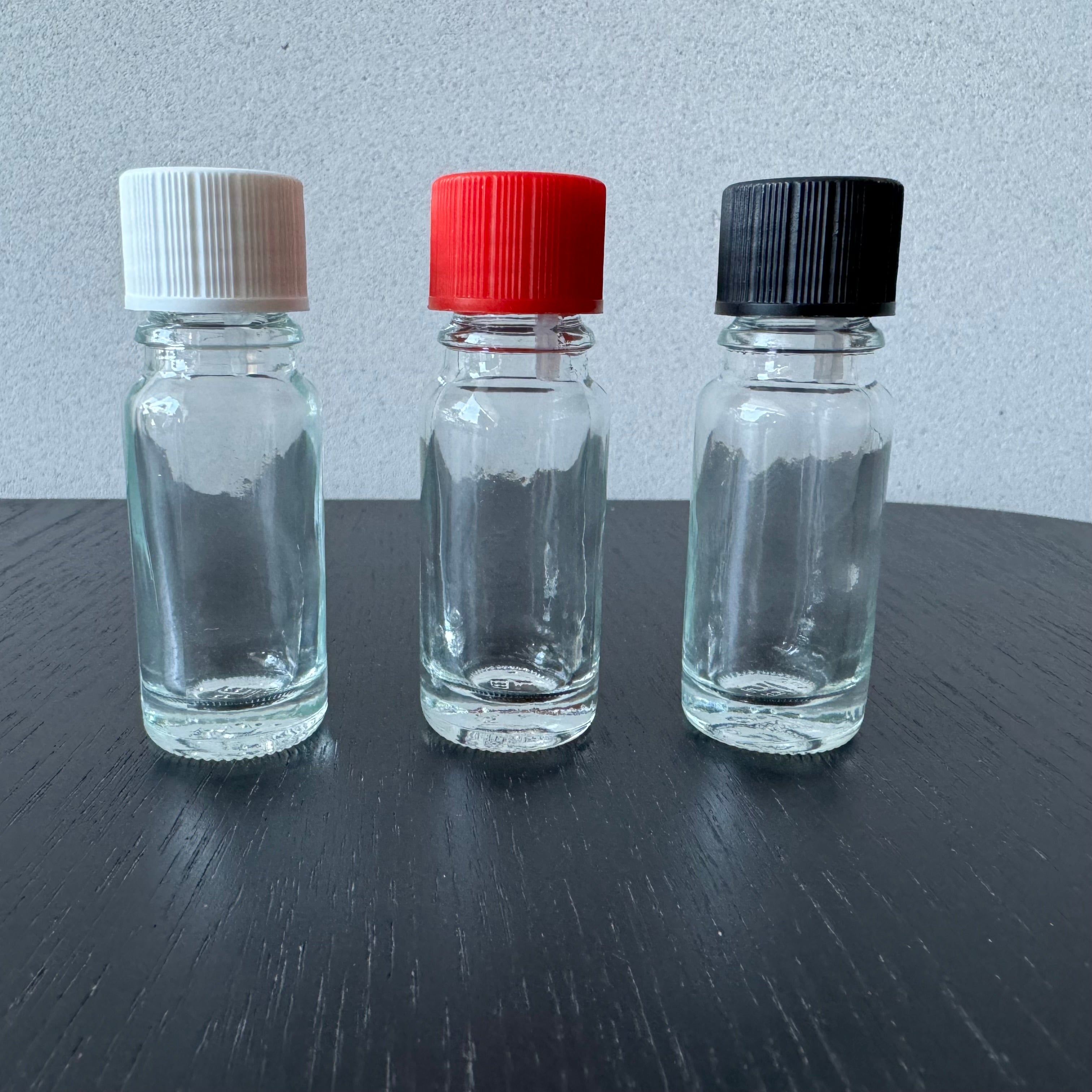 Flacons avec bouchons spéciaux pour différentes applications