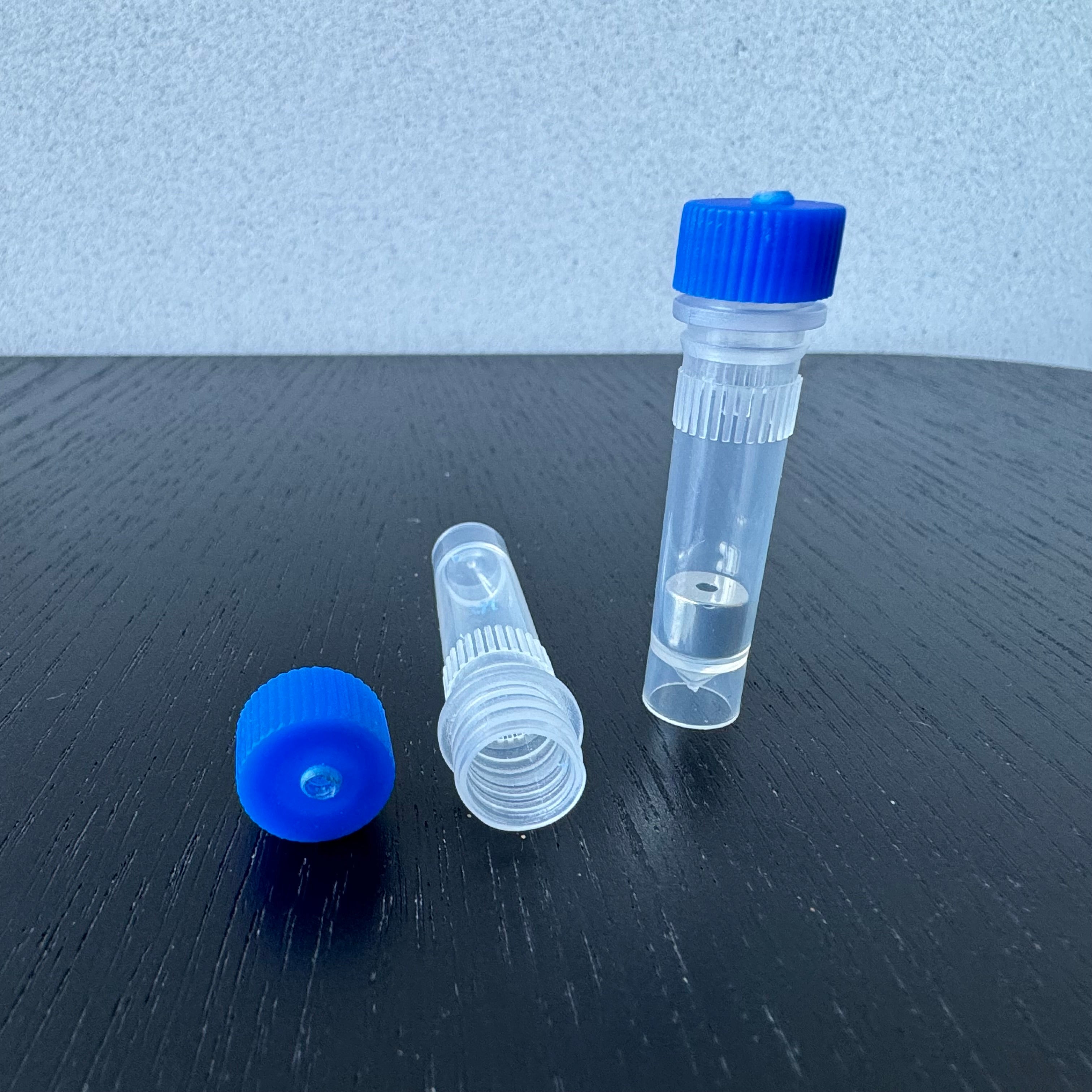 Hole in top and magnet 