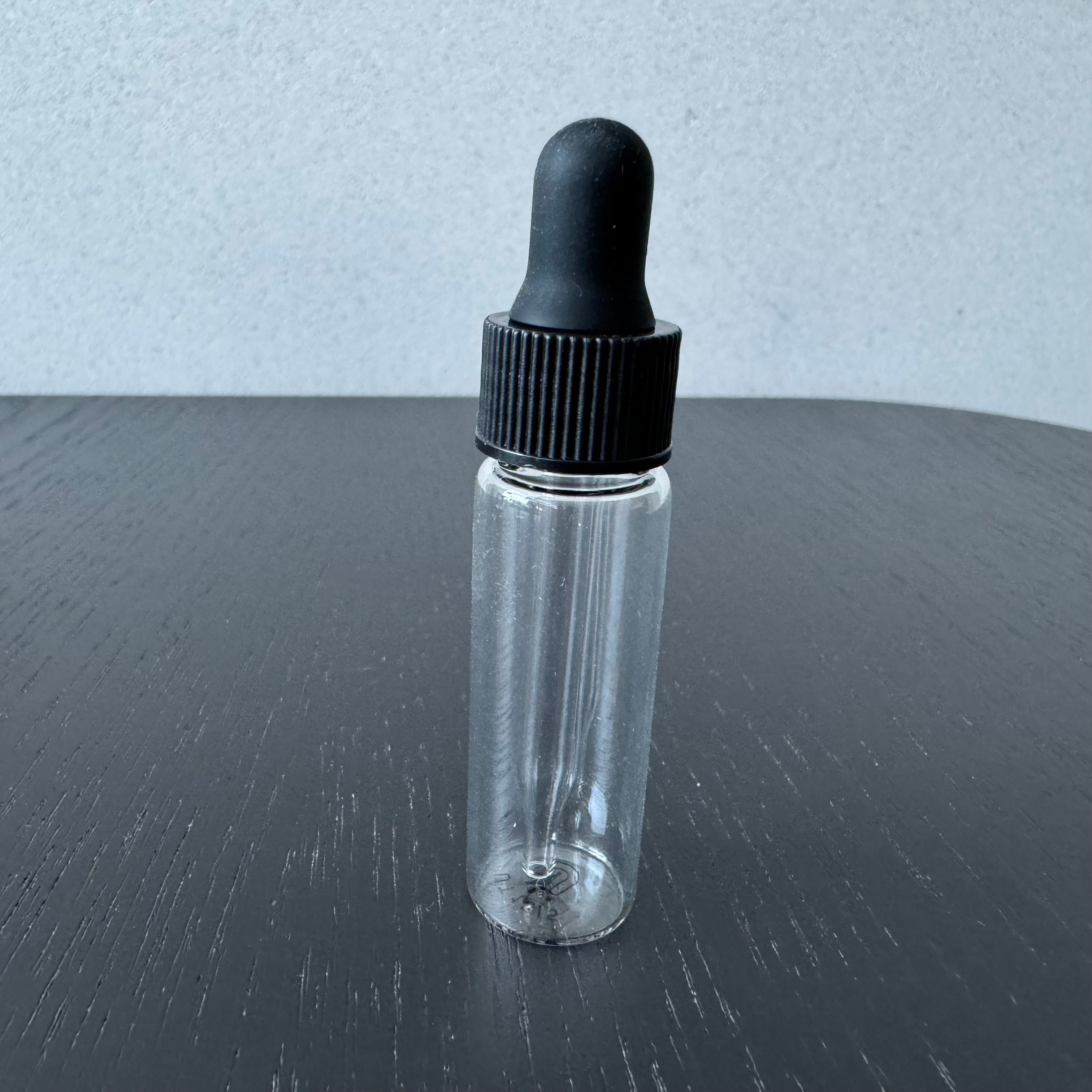 Flacons avec bouchons spéciaux pour différentes applications