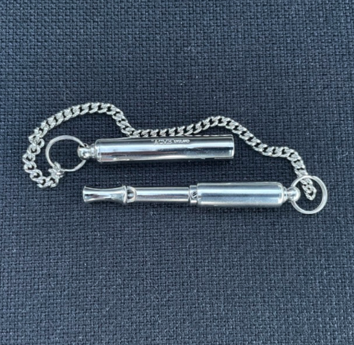 Pont 'Le Sifflet Silencieux'