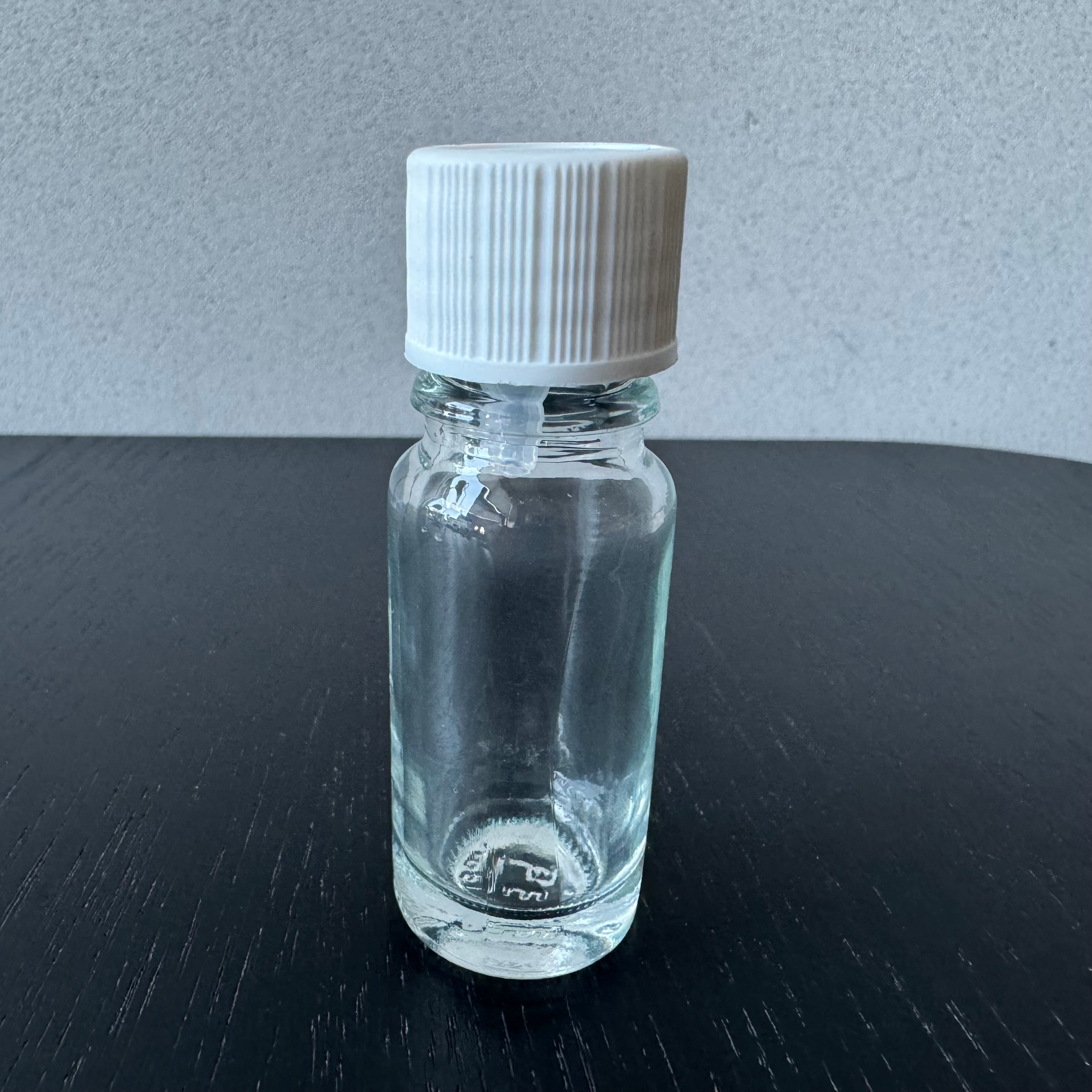 Flacons avec bouchons spéciaux pour différentes applications