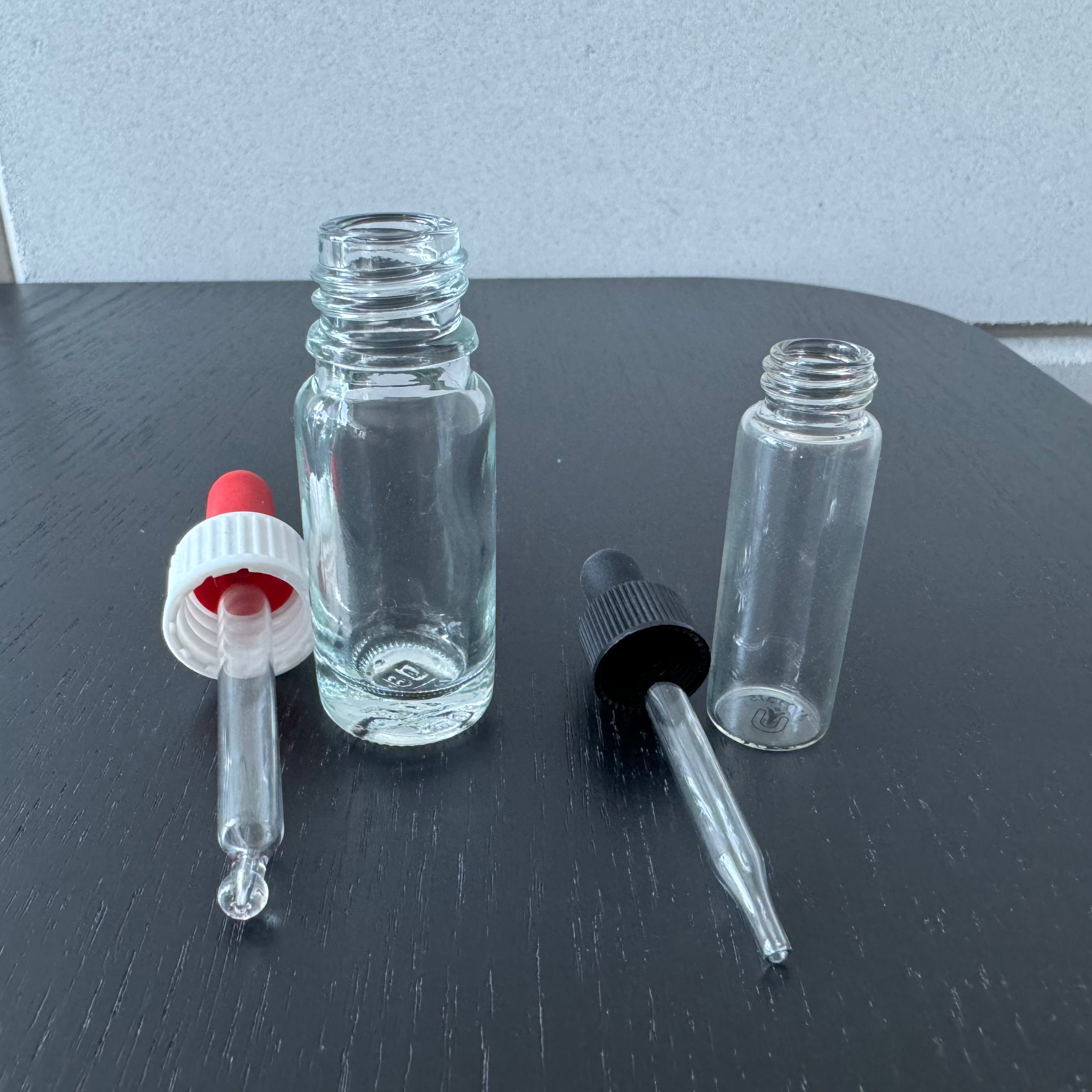Flacons avec bouchons spéciaux pour différentes applications